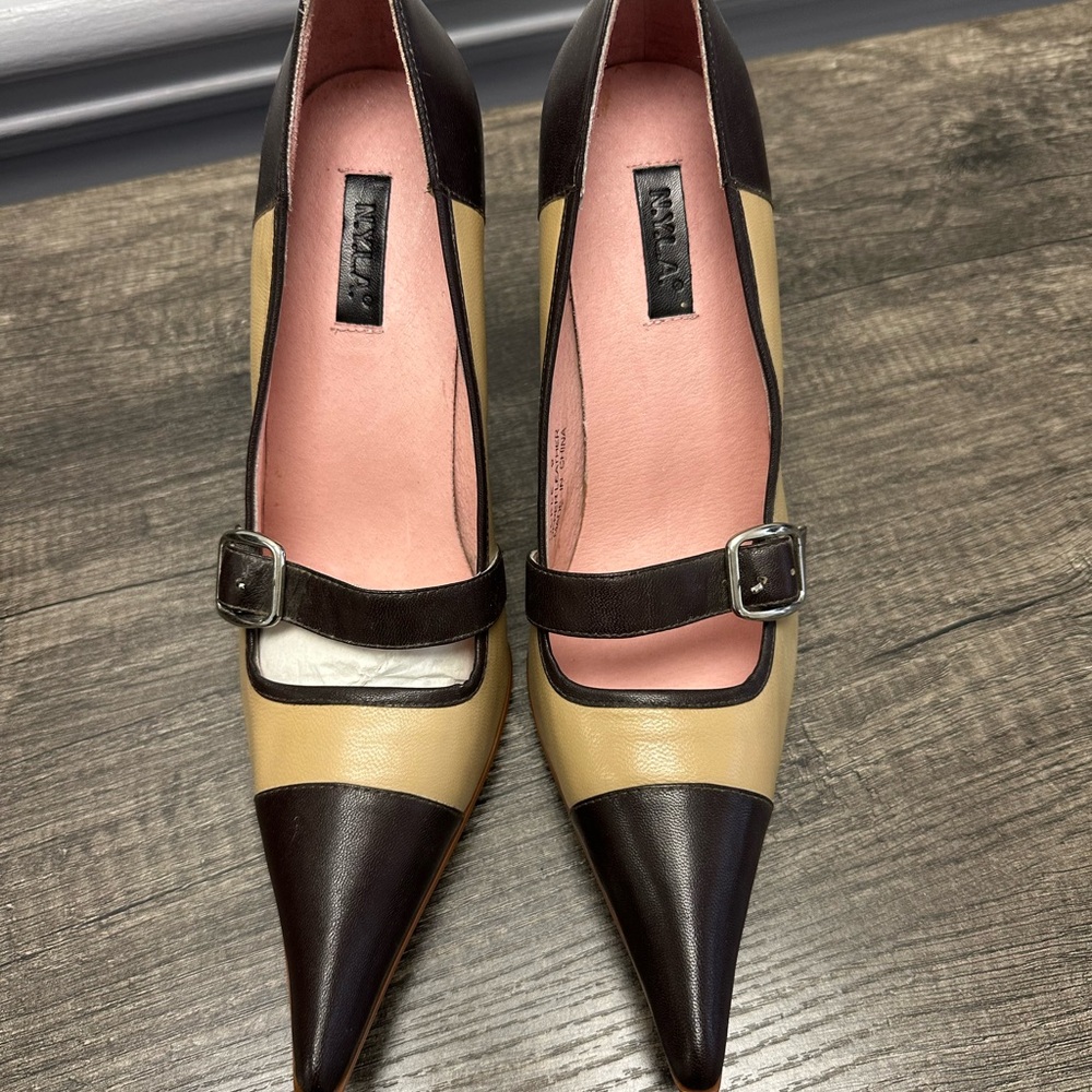N.Y.L.A. Two-Tone Beige and Black Pointed Mary Jane Buckled 4” Pumps NWB